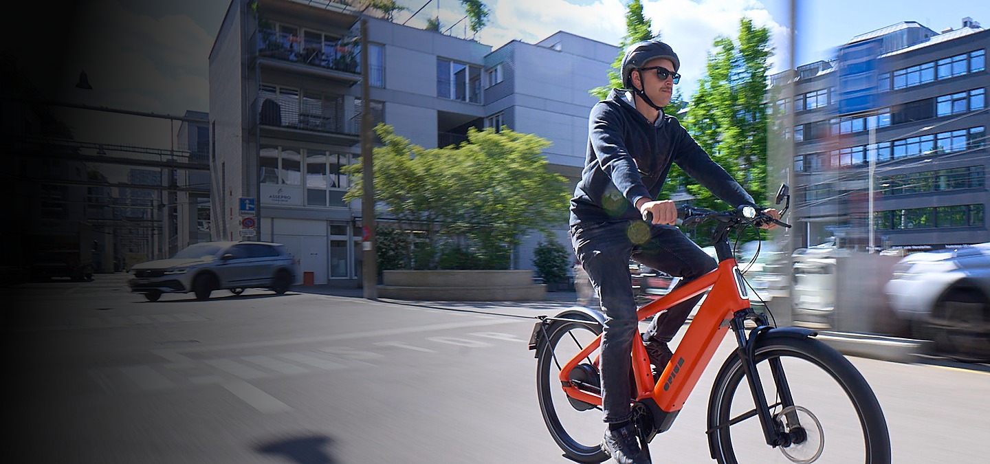 Rider commuting on an Opium e-bike through the city